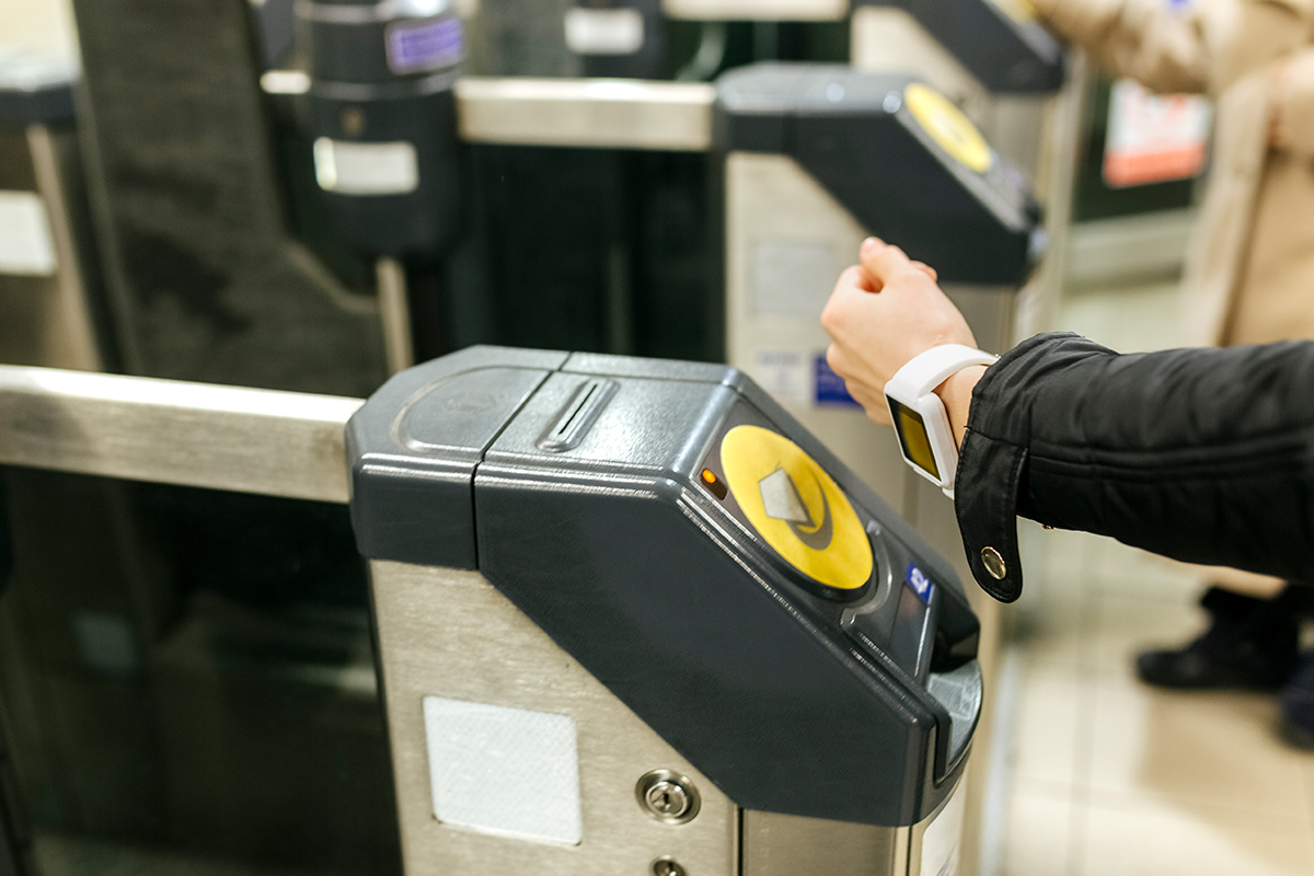 Contactless payment with smart watch