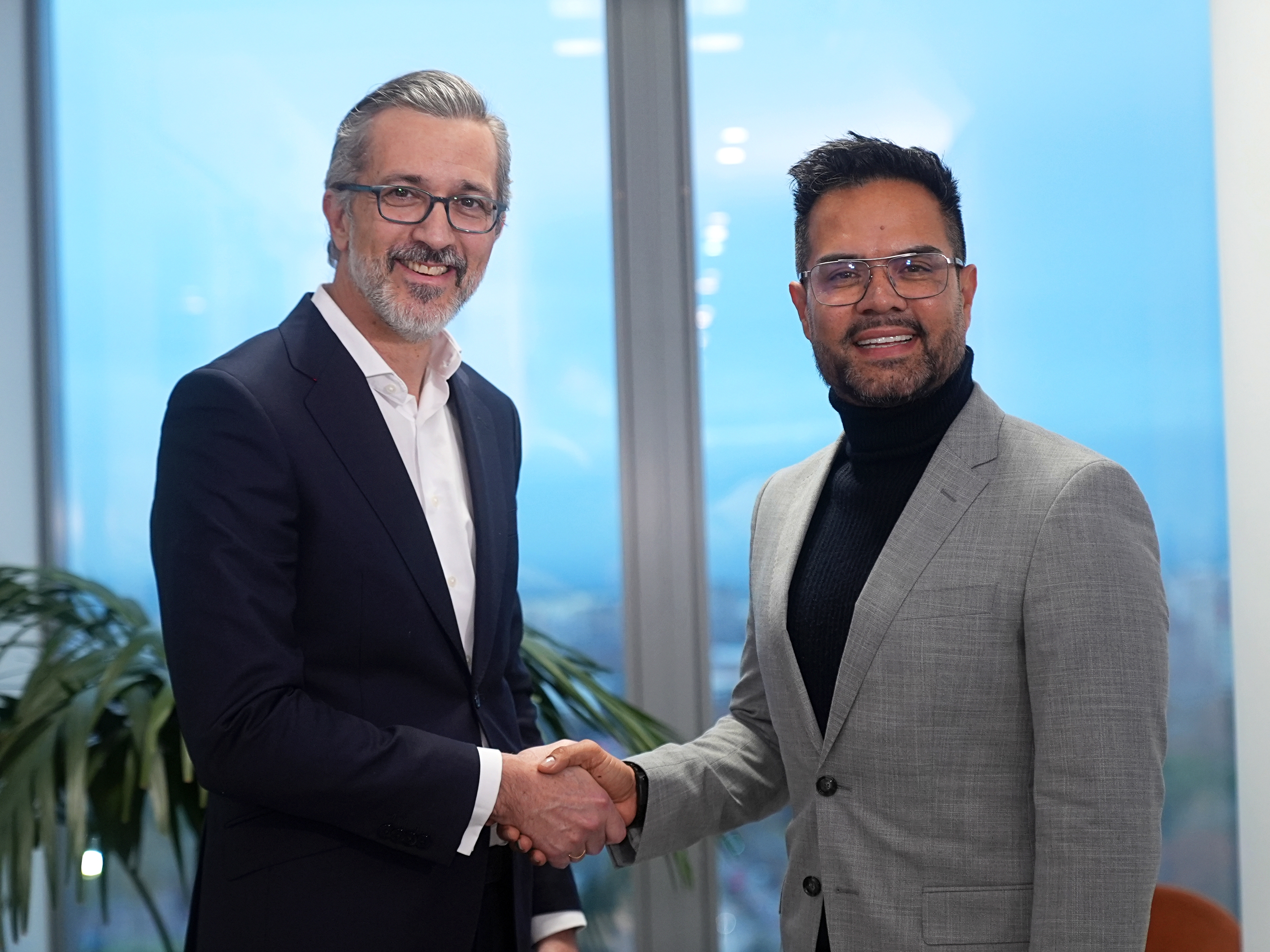 Juan Pablo Vivas, director general de Mastercard España, y Harold Correa, fundador y CEO de Íkualo.