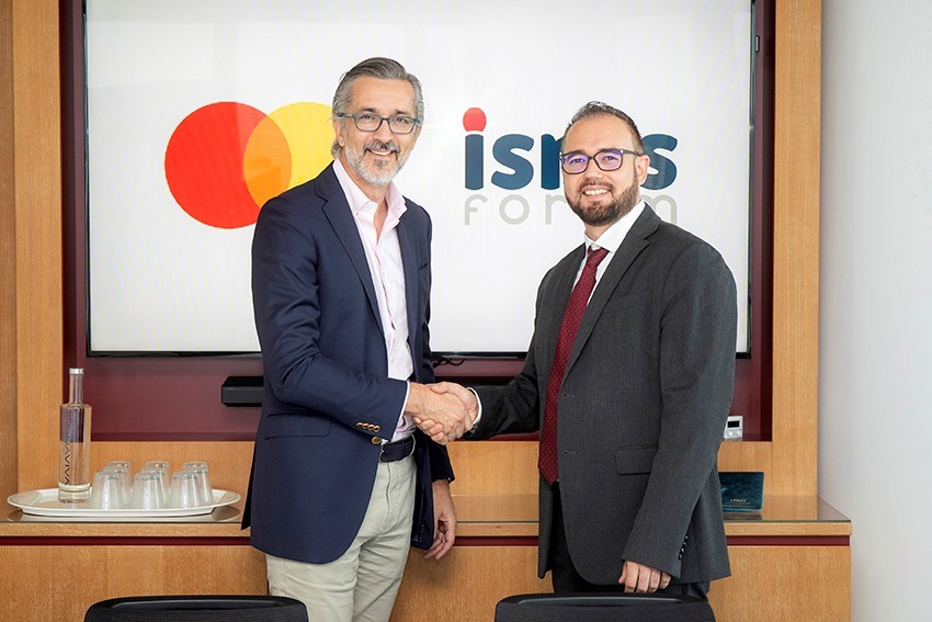 De izquierda a derecha: Juan Pablo Vivas, director general de Mastercard España y Daniel García Sánchez, Managing Director de ISMS Forum Spain