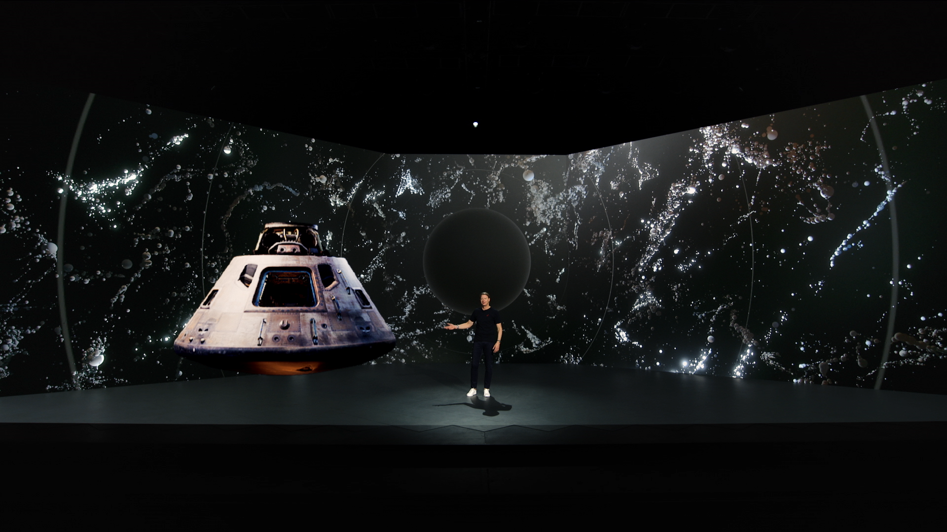 At Verizon’s keynote, CEO Hans Vestberg said 5G isn’t just a super-fast network – it’s a platform for future innovation. The company is expanding its relationship with the Smithsonian to provide high-fidelity scanning of artifacts, such as the Apollo 11 landing module, leading to new digital experiences. Credit: Verizon
