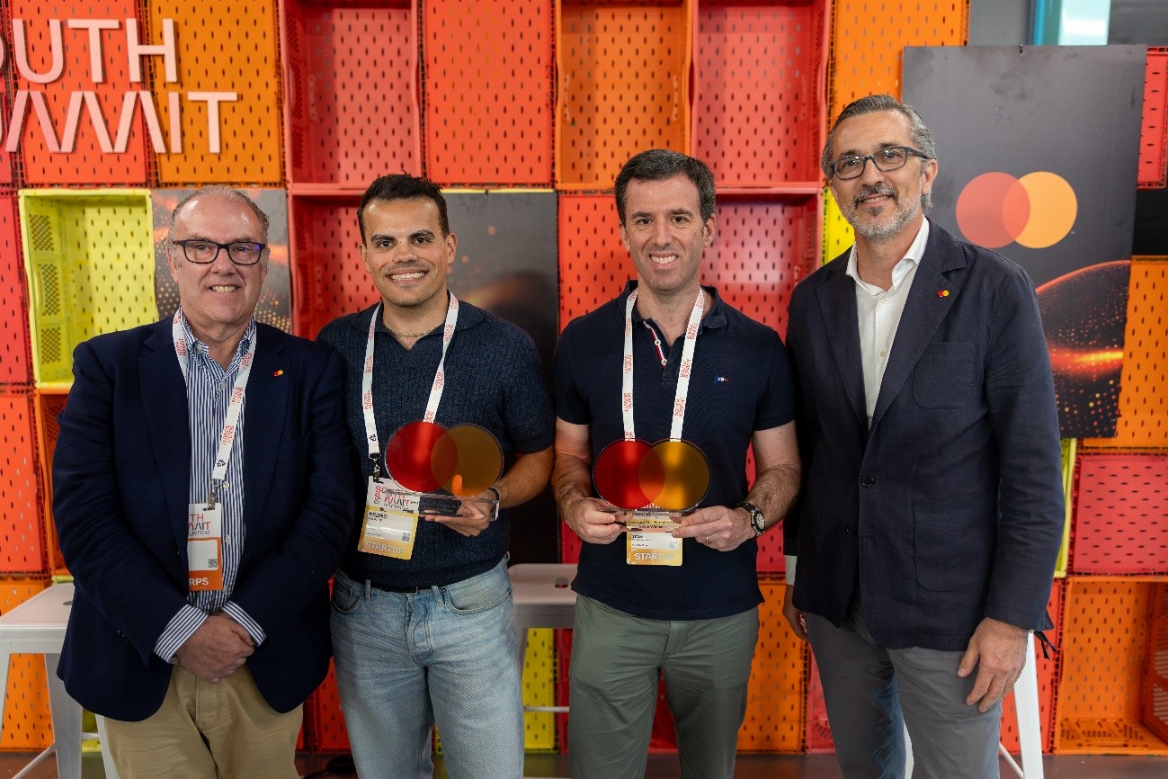 Pie de foto (de izquierda a derecha): Paulo Raposo, director general de Mastercard en Portugal; Pedro Andrade, cofundador y CEO de Humanos (Portugal); Pablo Campos García, Chief Business Officer de Stamp (España); y Juan Pablo Vivas, director general de Mastercard en España.