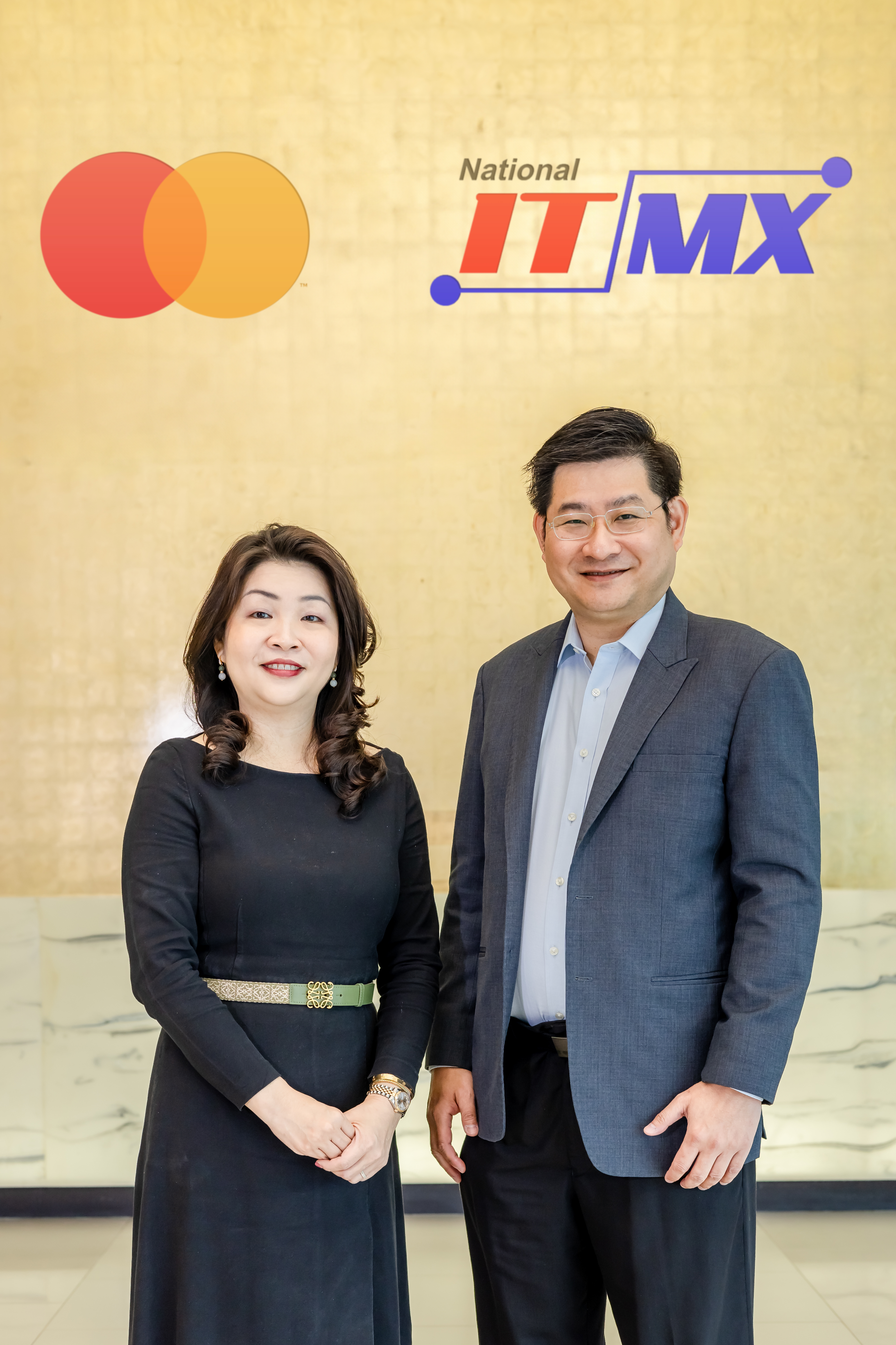 [From left: Winnie Wong, Country Manager of Thailand and Myanmar, Mastercard, and Chatchai Dusadenoad, Managing Director, NITMX]