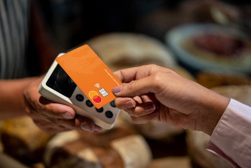 introduceert Pay in samenwerking met Adyen Mastercard Newsroom