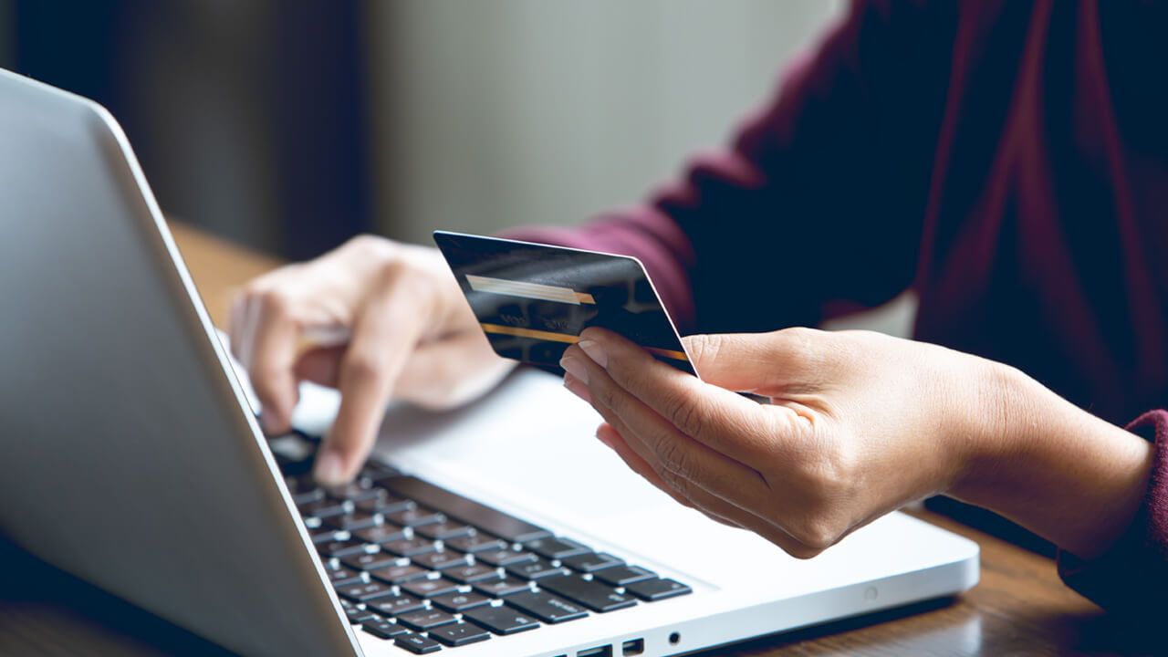 woman pay with card online