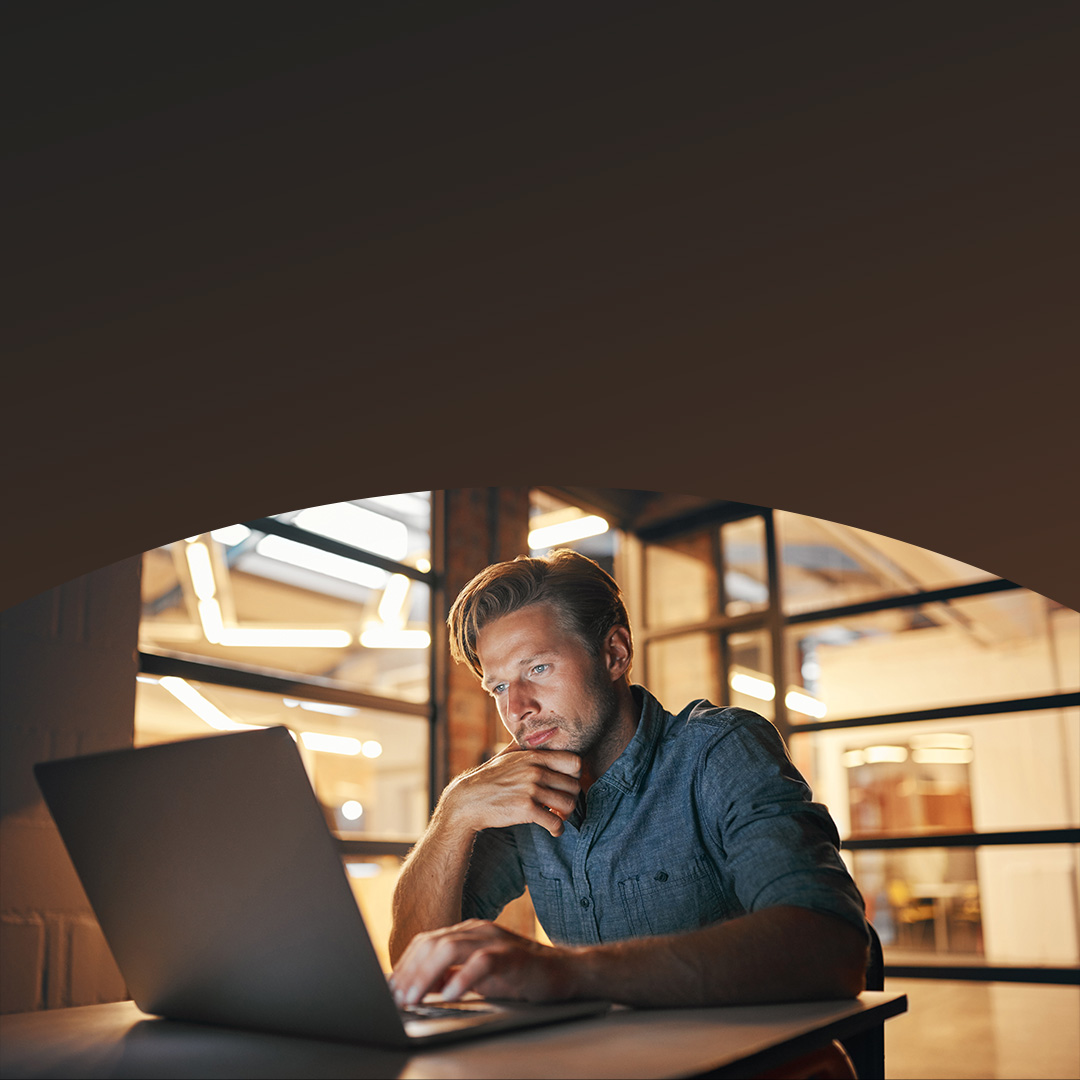 Man on laptop using fraud calculator. 